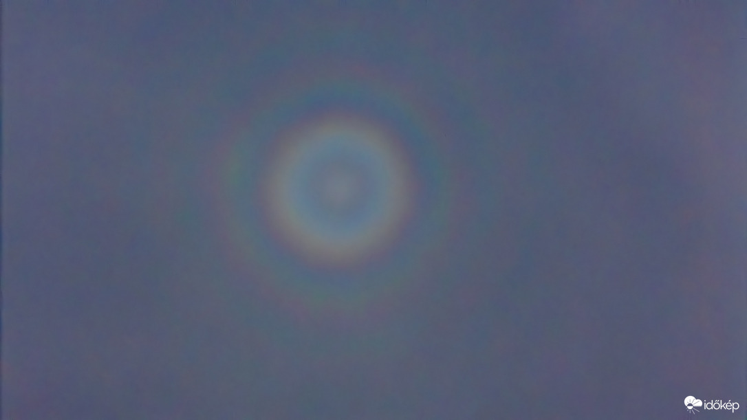 Ritka holdglória éjszaka