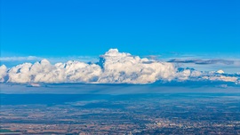 Tornyosuló gomolyok