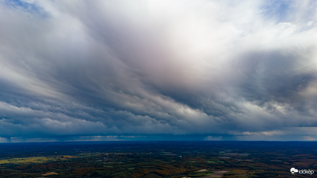 Hullámzó rétegfelhők