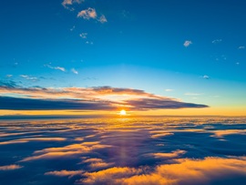 Köd feletti napnyugta