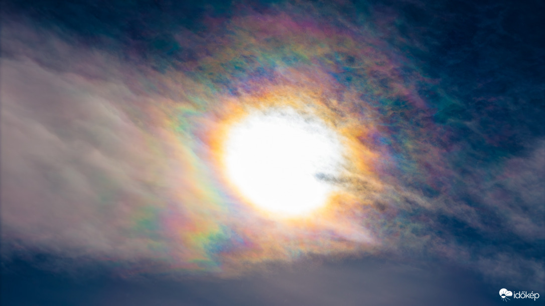 Irizáló felhők