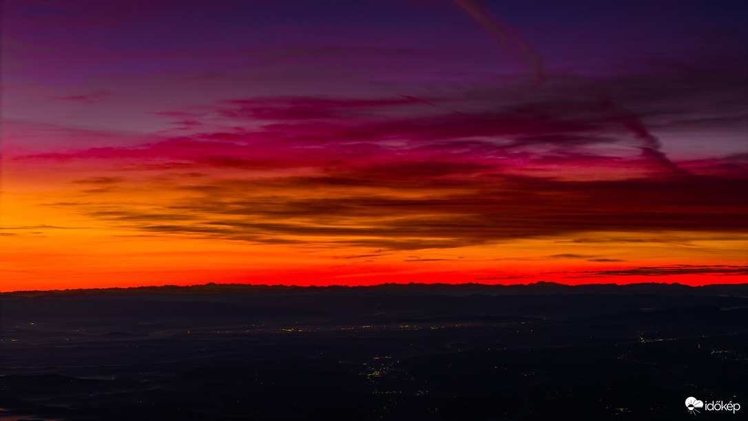 Bíbor Ég az Alpok Felett