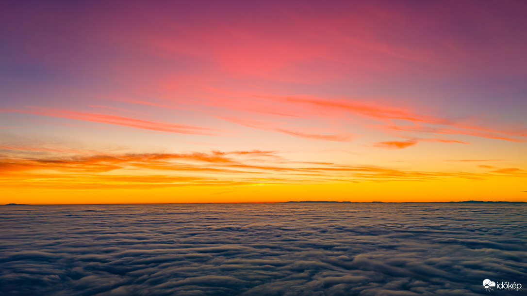 Köd feletti naplemente