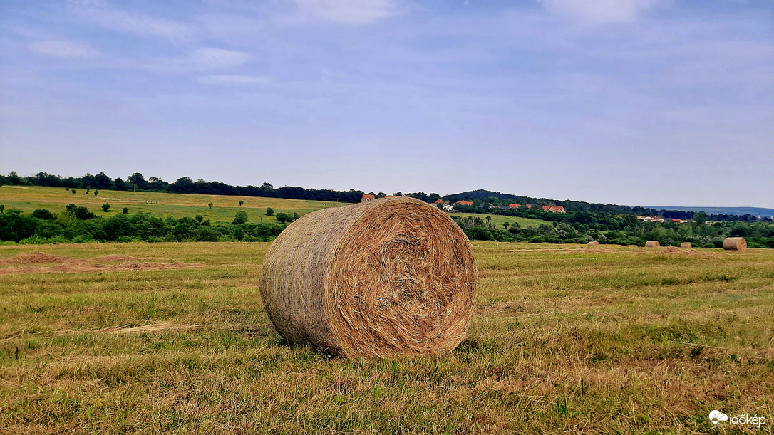 Szalmabálák a Gida-pataki tó feletti réten 1. :)