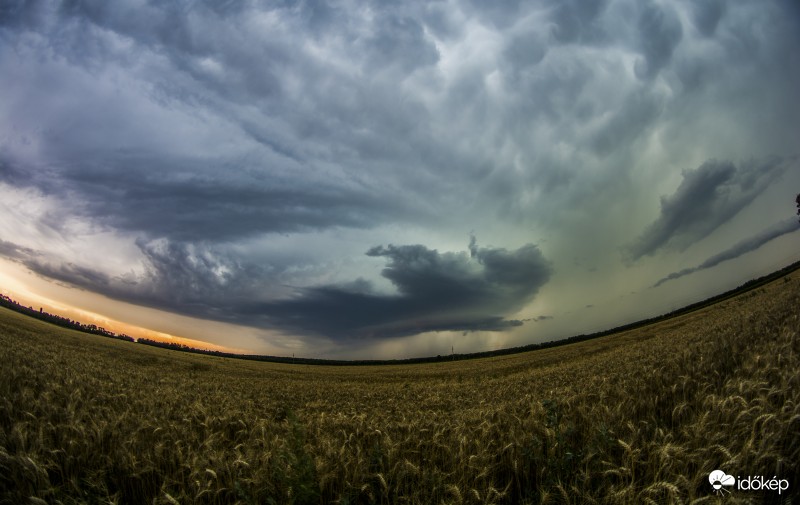 Lad melletti szupercella