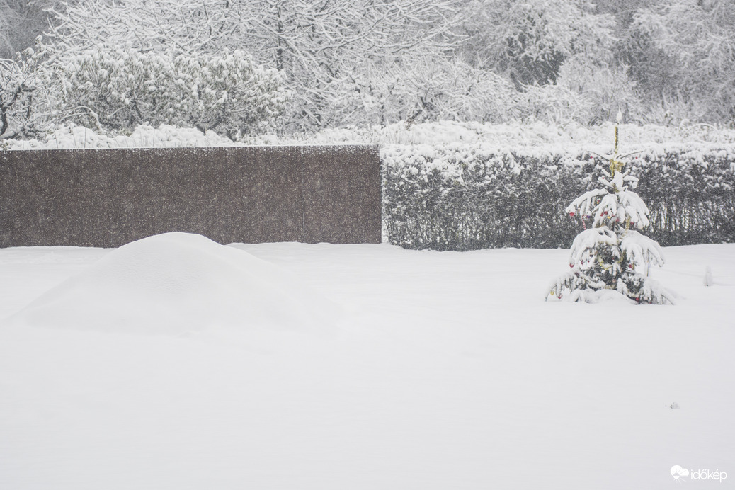 20-25 cm már a hó