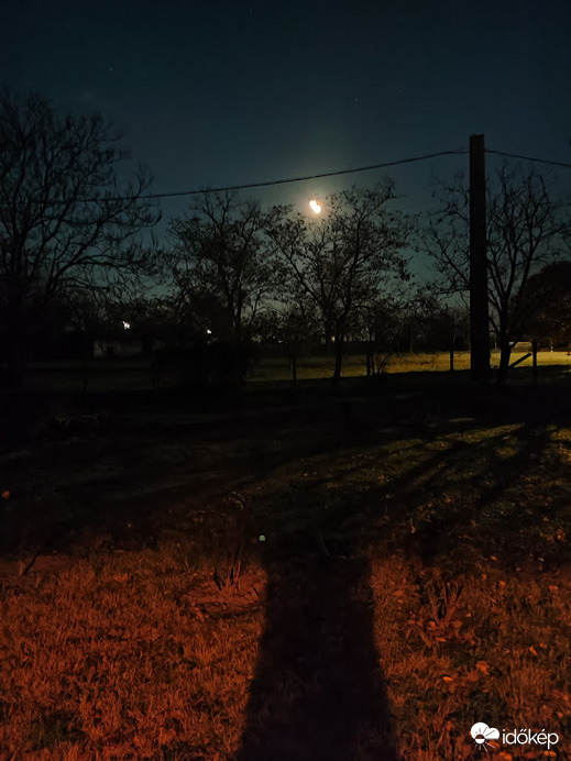 Telihold 2025.nov.5.