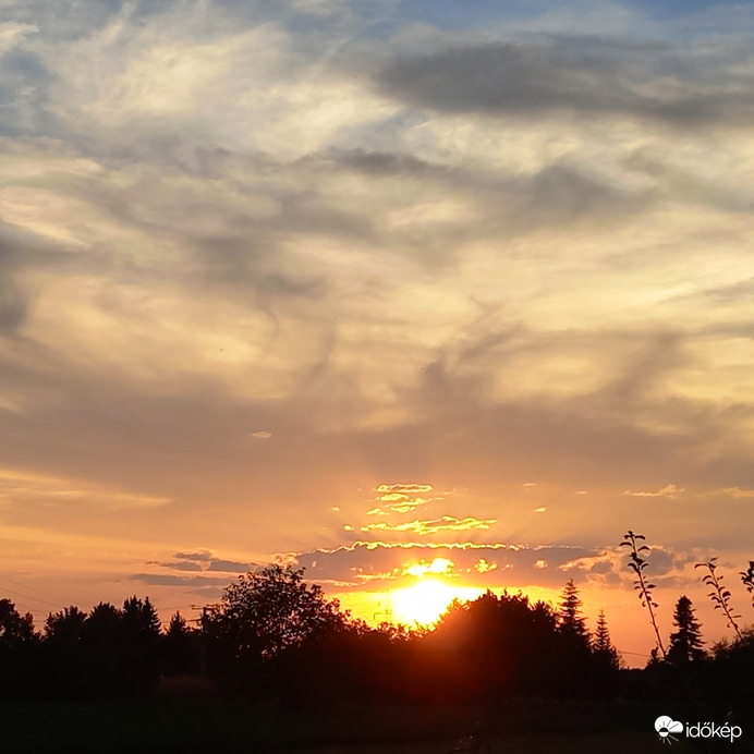 Borsodban várnánk az esőt,de szerintem technikai okok miatt elfog maradni.....