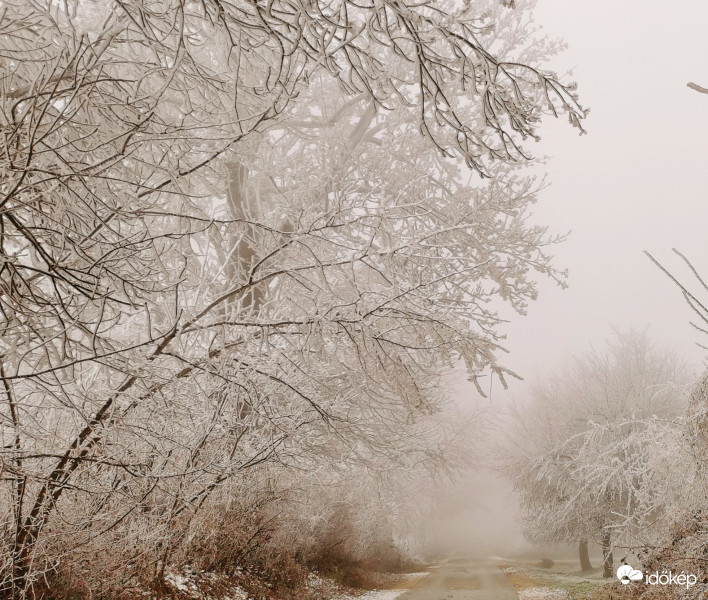 Azért a köd az úr.