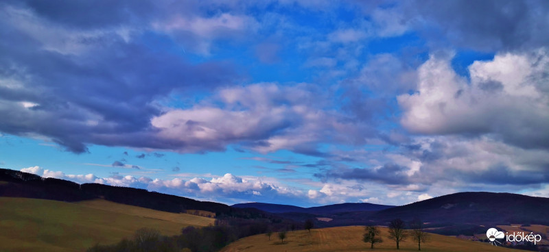 Jöttek mentek a felhők.