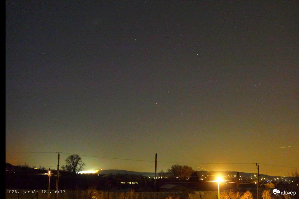 Ma hajnali ég Fóton