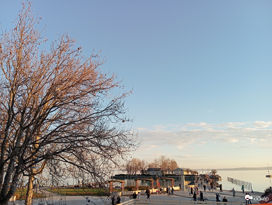 Szép időben a móló 