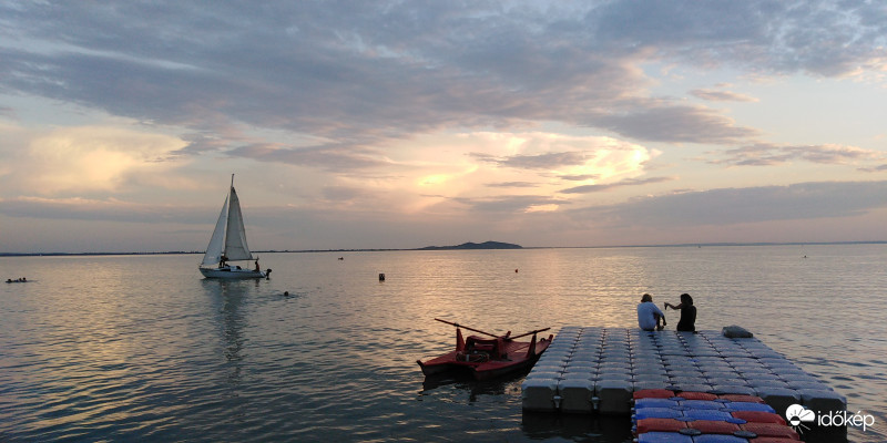 Mai szép esténk a pálkövei strandon