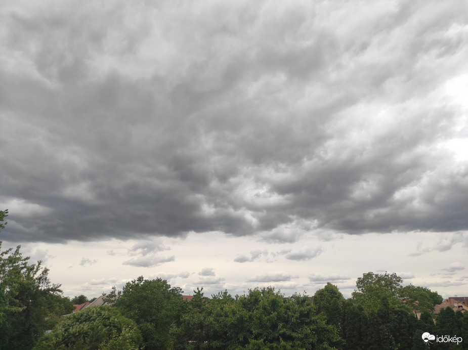 Felhők közelednek