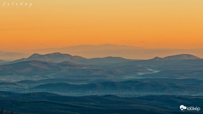 Kékestetőről a Karancs és a Salgói vár