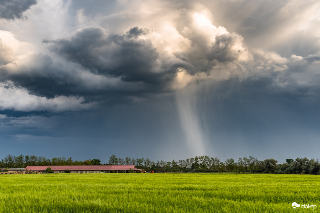 Jég hullott délután Röszke irányába