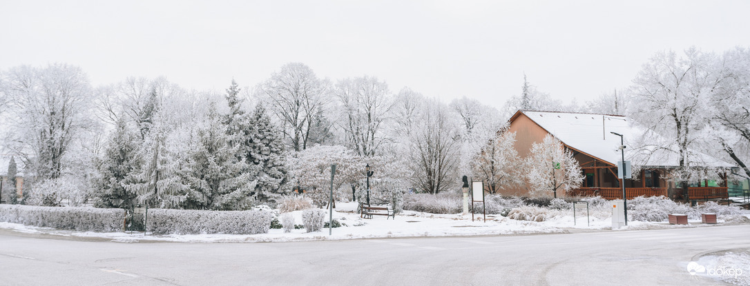 Mintha porcukorral szórták volna le Ruzsát