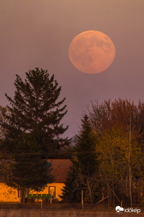 Gyönyörű holdkelte
