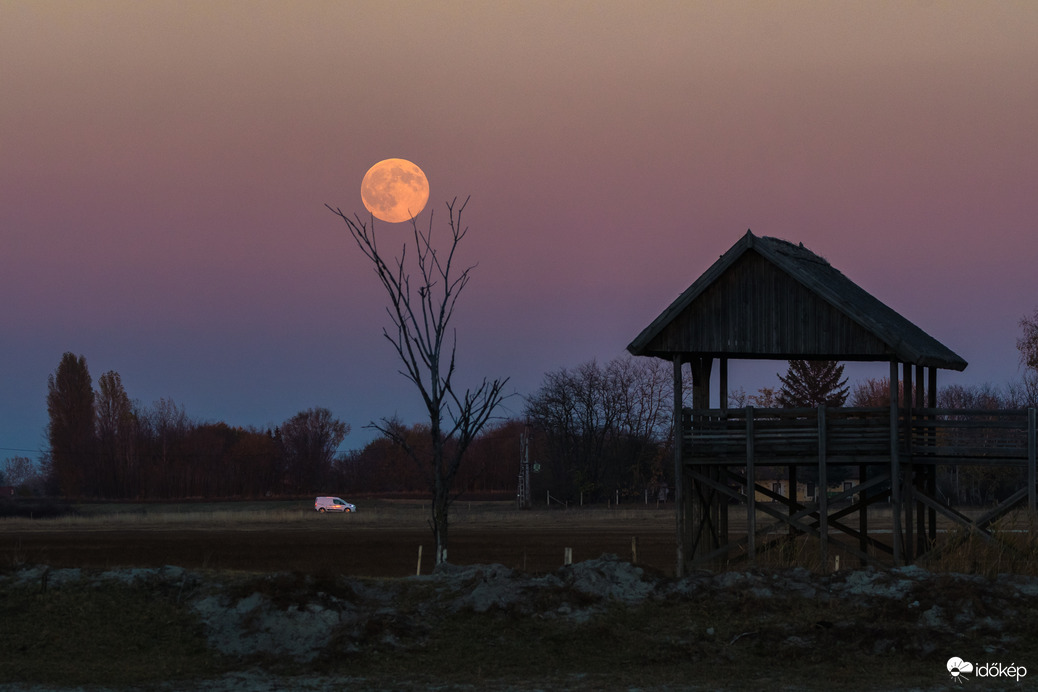 Fennakadt az év legnagyobb teliholdja :D