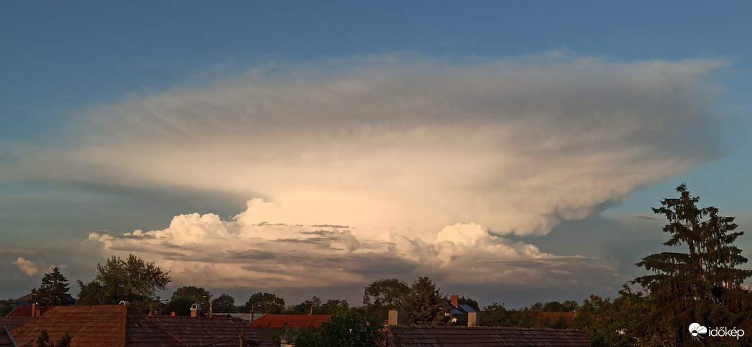 Cumulonimbus capillatus incus