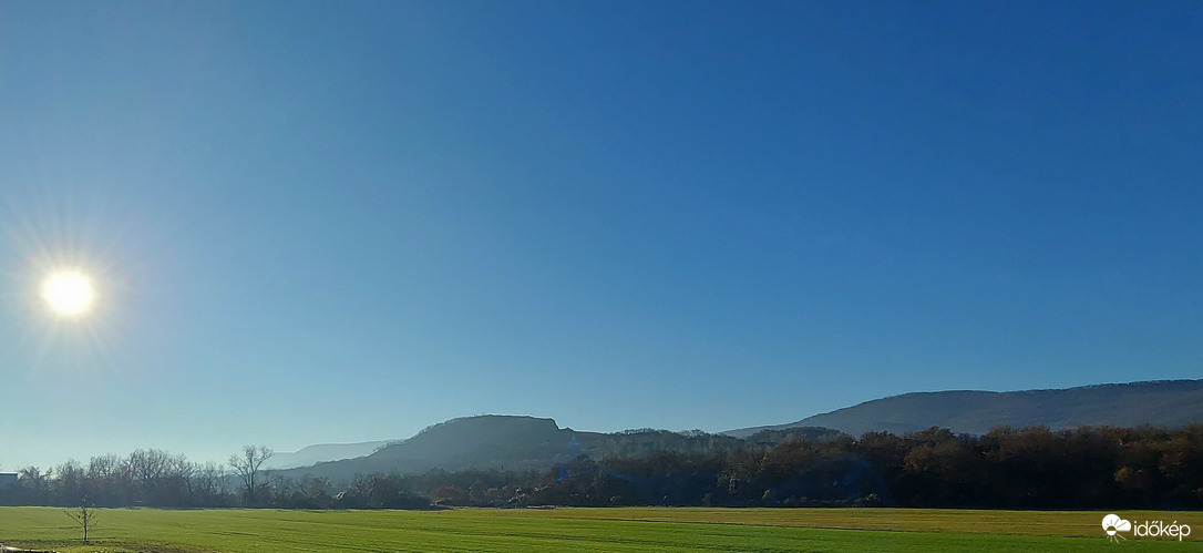 Verőfényes délelőtt