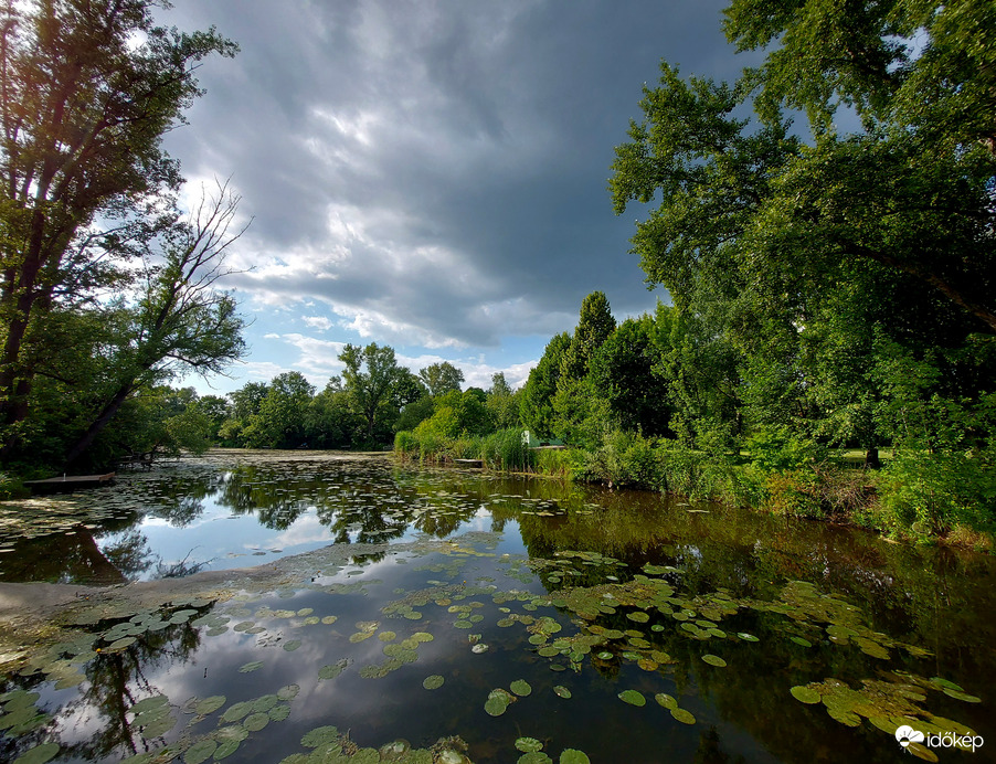 Pár csepp esőt adott.