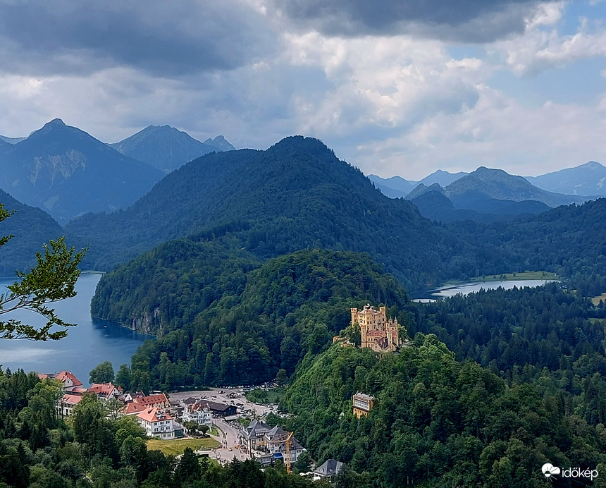 Háttérben a Bajor Alpok