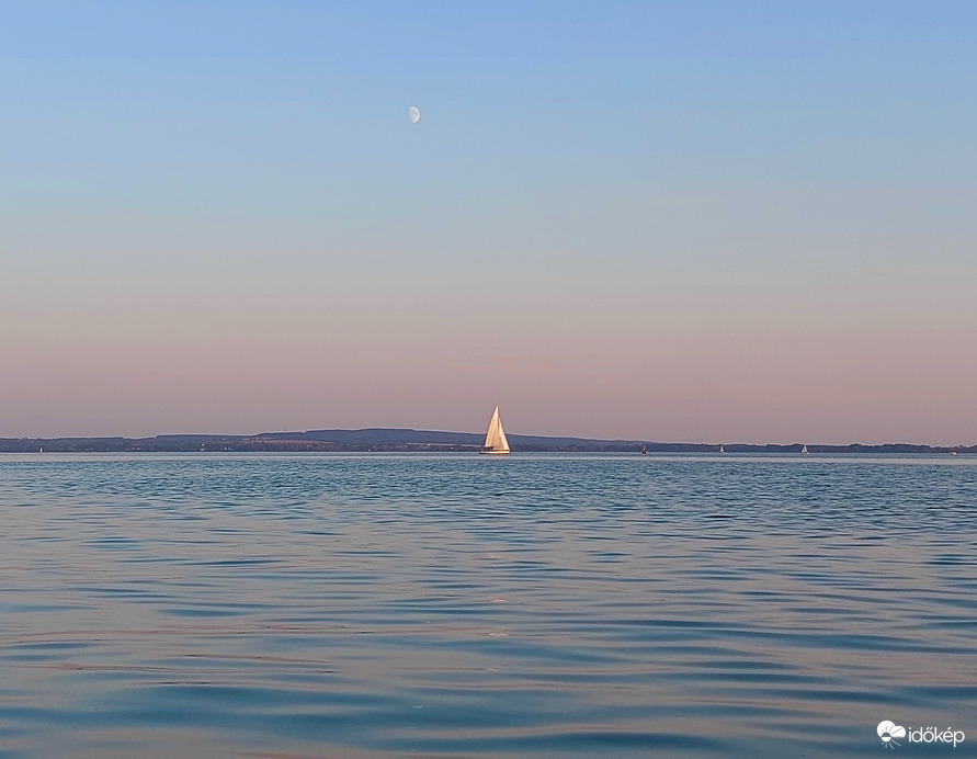 Túlpart alkonyatkor...