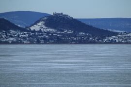 A Szigligeti vár Fonyódról nézve