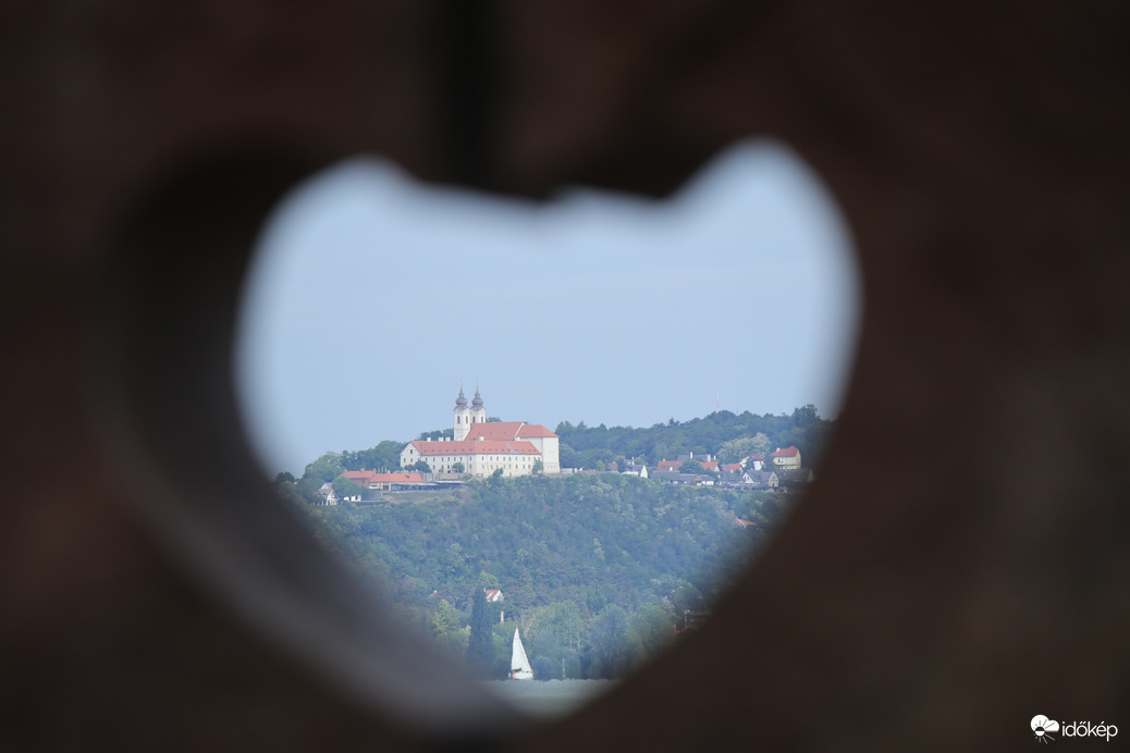 Tihany a Balaton szívén keresztül. 