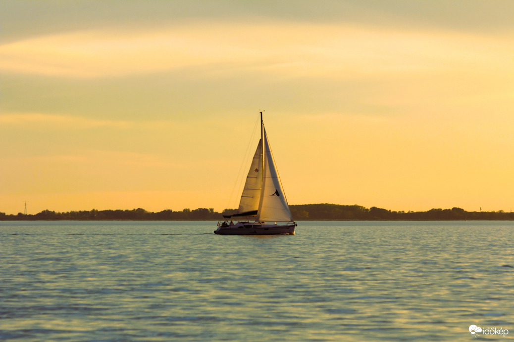 Úton a naplemente felé