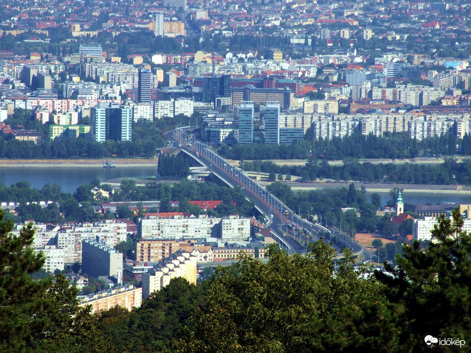 Fentről a város 