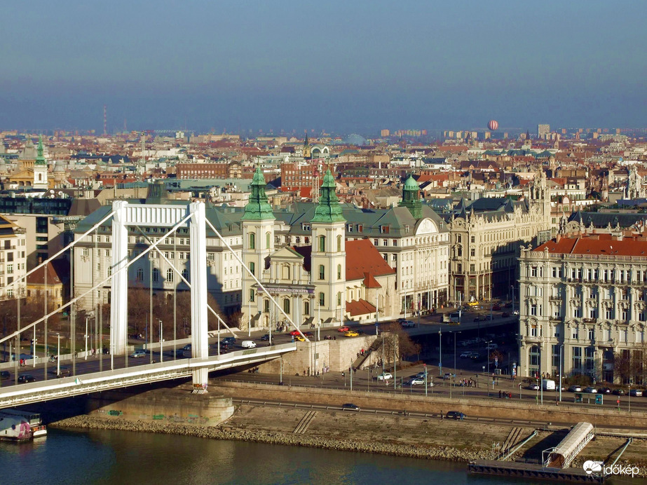 A pesti oldal a Gellért-hegyről 