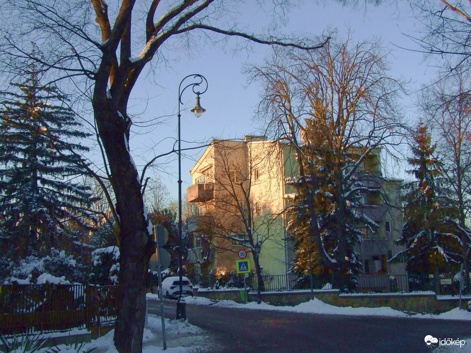 Budai utca téli fényben 