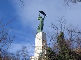 Változatok Szabadság-szoborra 4.