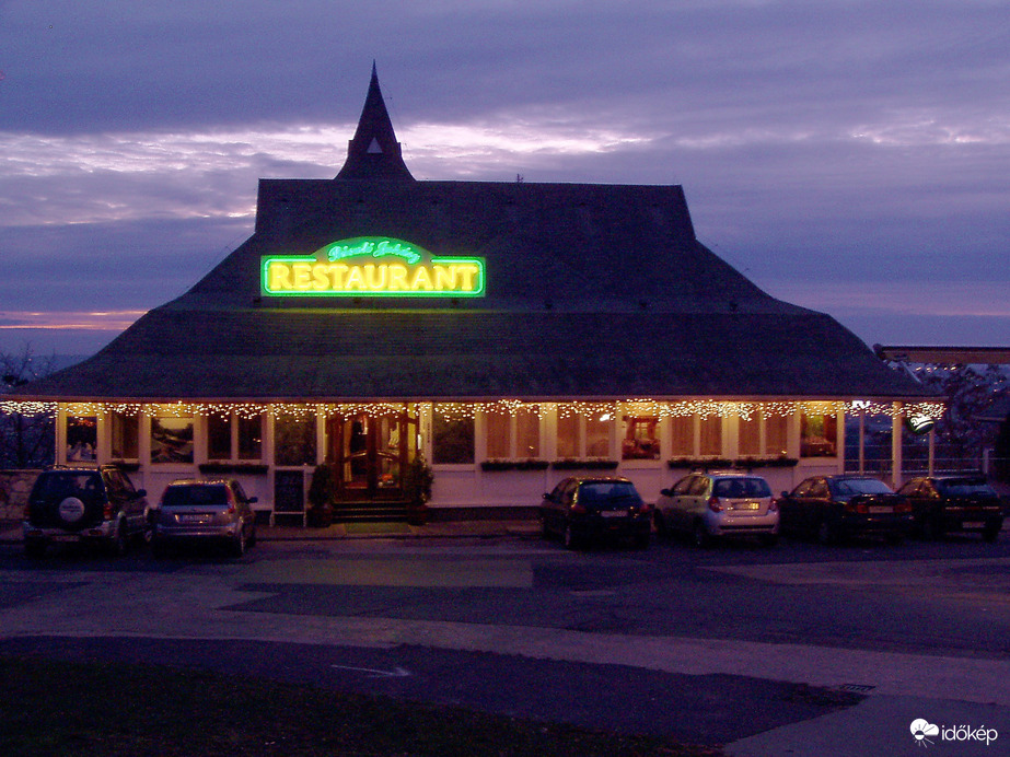 Karácsonyi kivilágítás 