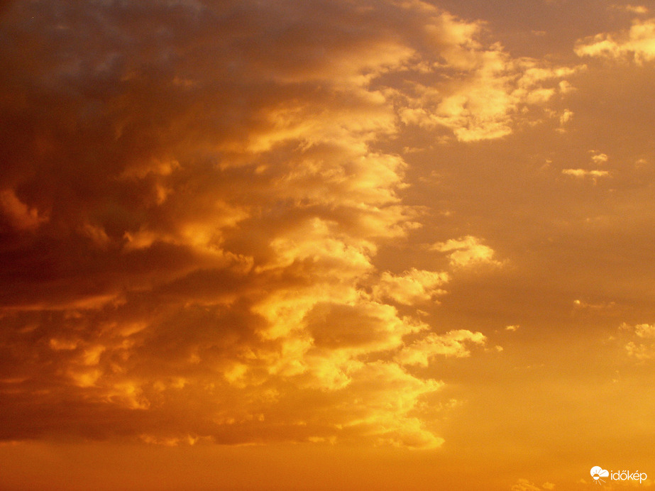 Alkonyati felhő