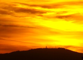 Napnyugta a Kis-Egedről, háttérben Galyatető