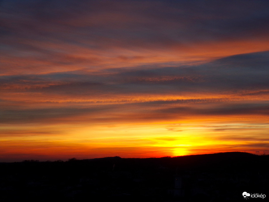 2026 első napnyugtája Noszvajon