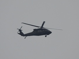 Egy Black Hawk  a szürkeségben 