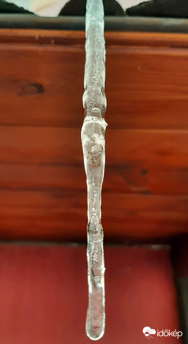 Légbuborék jégcsapban...