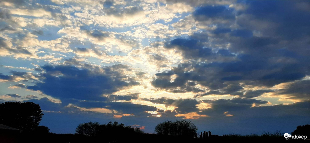 Tavaszi naplemente..