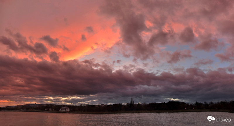 Ma esti különlegesen szép fények Budapesten