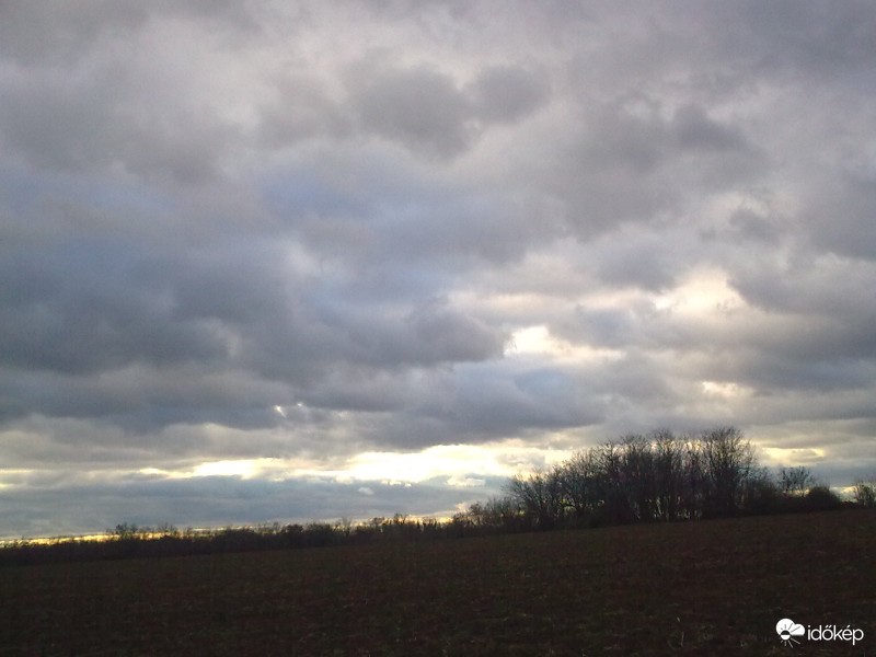 Délutáni felhőjáték