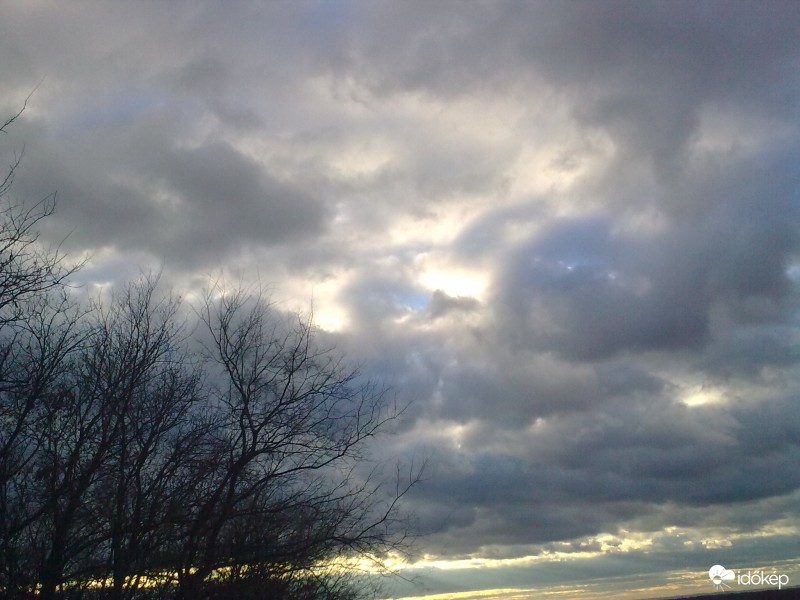 Délutáni felhőjáték