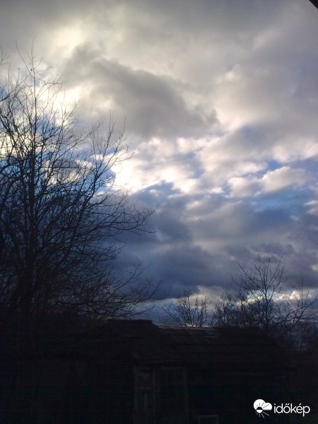 Délutáni felhőjáték