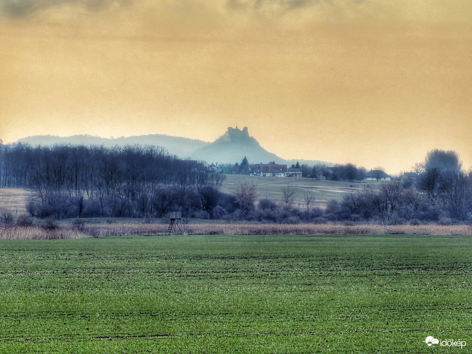 Napkelte- várrommal...