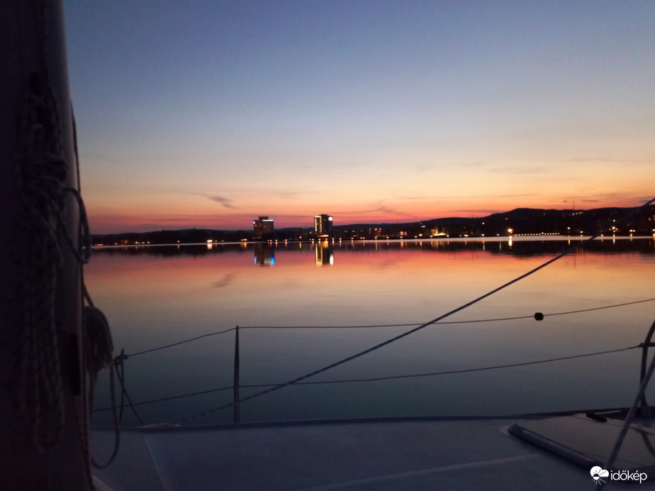 Naplemente a Balatonon vitorlásról 