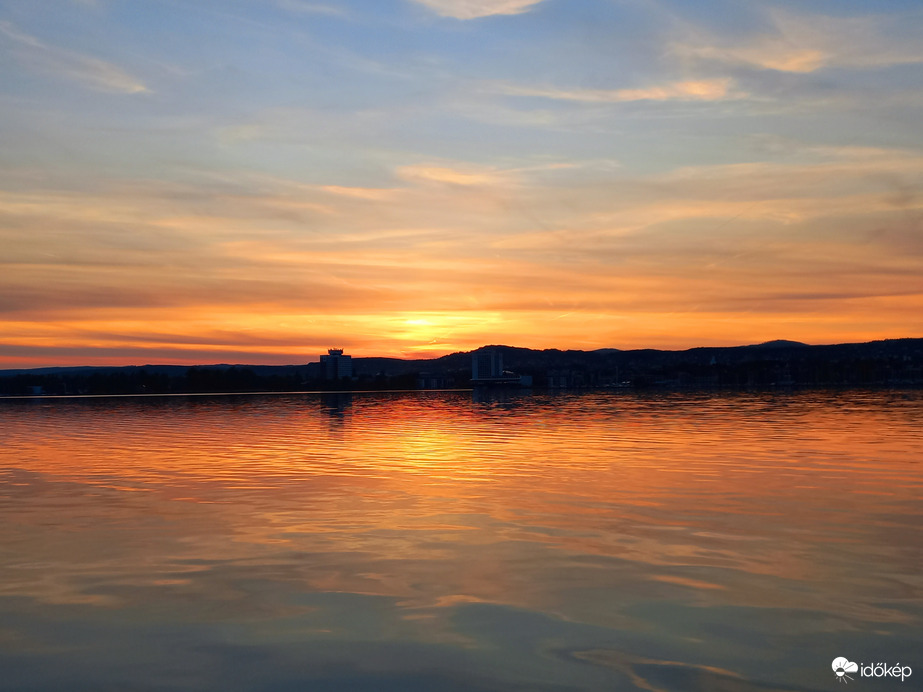 Naplemente a Balatonon vitorlásról