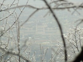 Parlament a János-hegyről